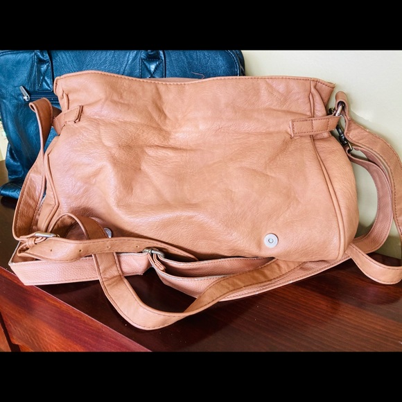 Bundle of Handbags: Danier and Topshop - Picture 3 of 15